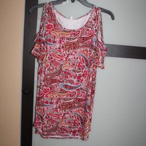Women's Red Paisley Short Sleeve Cold Shoulder Top Blouse - Size Medium - NWT